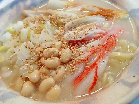 竹輪・シーサラダ・白葱・水煮大豆の豚骨ラーメン